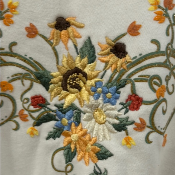 Vintage Floral Embroidered Sweatshirt - Picture 3 of 5